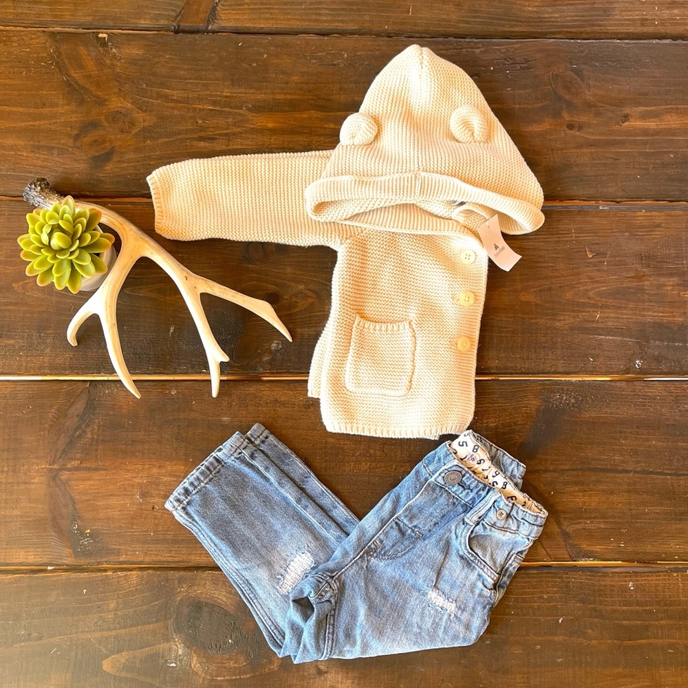 Zara distressed jeans + classic sweater bundle
